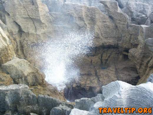 New Zealand - West Coast - Punakaiki Pancake Rocks - Blowhole