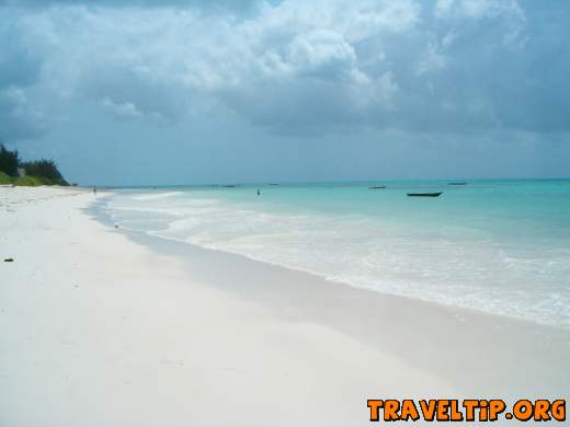 Tanzania - Zanzibar Central/South - Jambiani beaches - The white sand beach of Jambiani Village.
Look at that ! paradise has been found.
