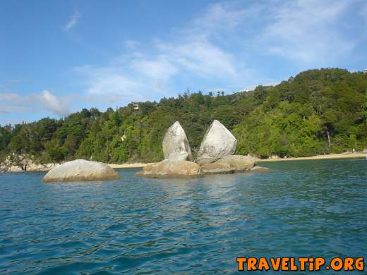 New Zealand - Nelson - Abel Tasman National Park - Split Apple Rock